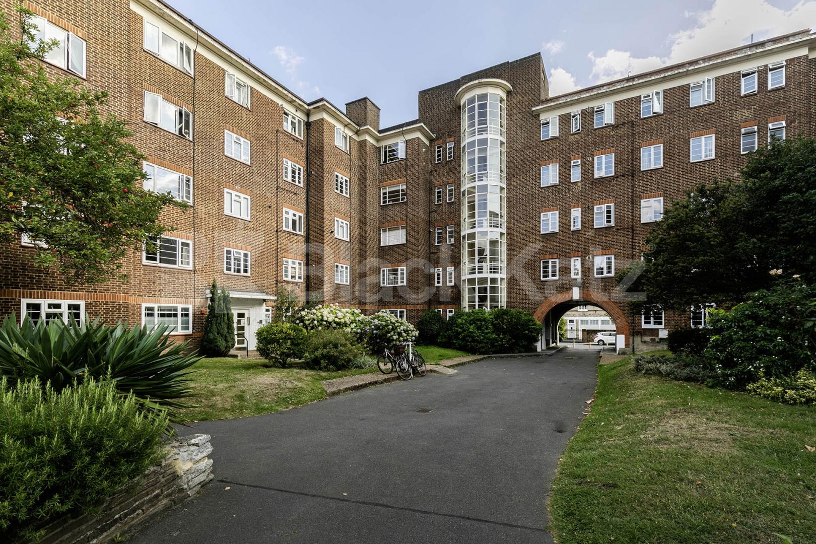 			Studio Apartment, 1 bath, 1 reception Flat			 Embassy House, West End Lane, West Hampstead